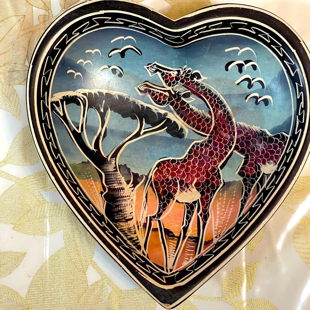 African Art Carved Soapstone Bowls Plate Animals Giraffes Heart Shape